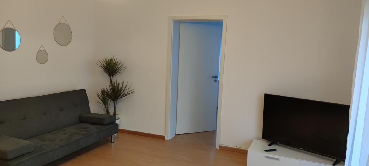 Schoene Und Optimal Gelegene Wohnung Og Weisskirchen Eksteriør billede